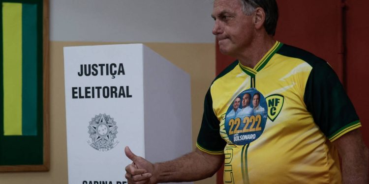 Nas conta oficiais do ex-presidente, diversos comentários foram feitos em postagem criticando o apoio a Nunes