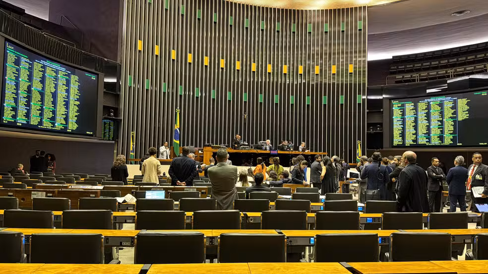 Plenário da Câmara dos Deputados esvaziado