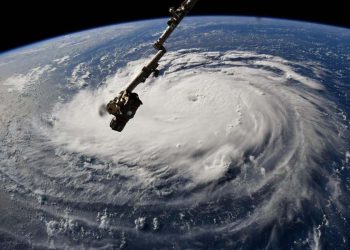 Furacão obriga um milhão a saírem de suas casas nos EUA