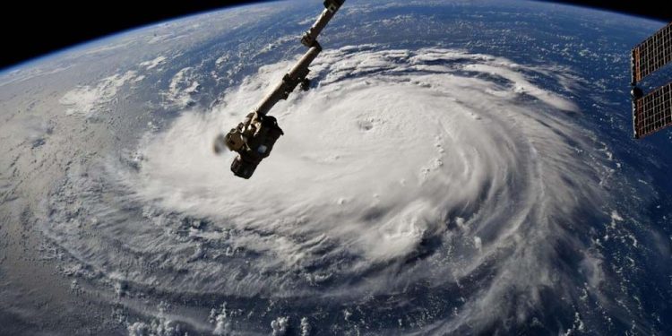 Furacão obriga um milhão a saírem de suas casas nos EUA