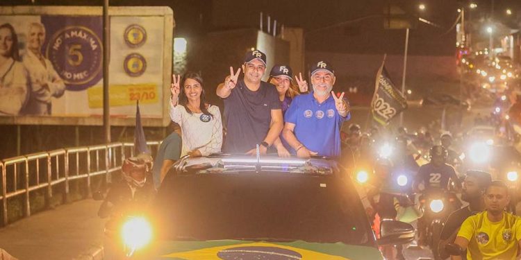 Fernando Rodolfo (PL) durante carreata em Caruaru