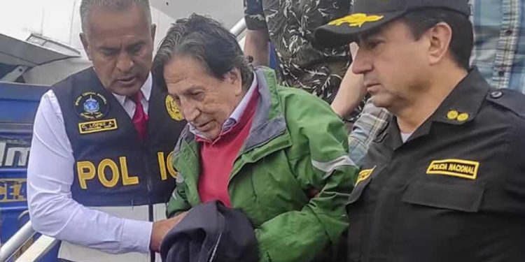 Ex-presidente peruano é condenado por corrupção e nega acusações