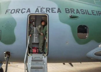 Brasil mobiliza aeronave para resgatar cidadãos no Líbano.