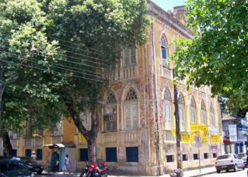 Negligência põe em xeque 150 anos de história; Escola Normal da Boa Vista em estado crítico.