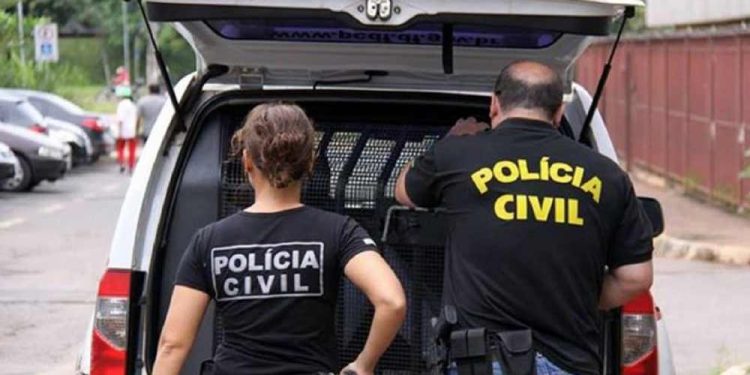 Polícia desmantela esquema criminoso e prende traficantes.