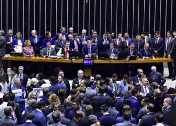 Com apoio do Congresso, prefeitos conquistam recorde histórico de permanência no poder municipal