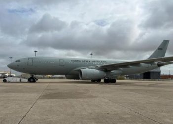 A aeronave KC-30 responsável pelas operações de repatriação