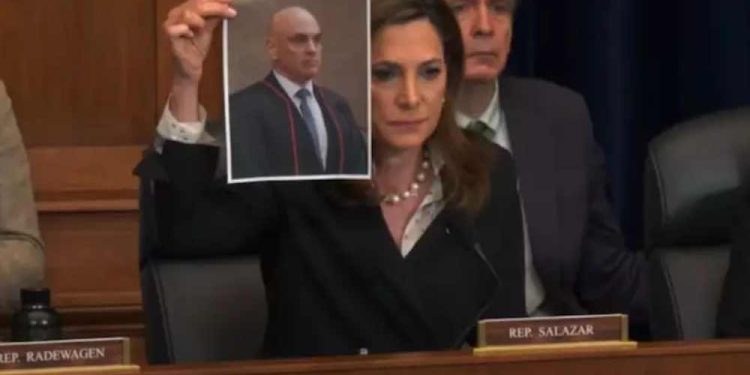 Maria Elvira Salazar uma das protocoladoras para barrar a entrada de Moraes nos EUA foi reeleita