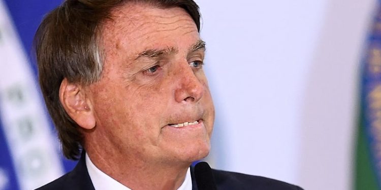 PF indicia Bolsonaro, Braga Netto, Heleno e mais 34 por tentativa de golpe após vitória de Lula em 2022.