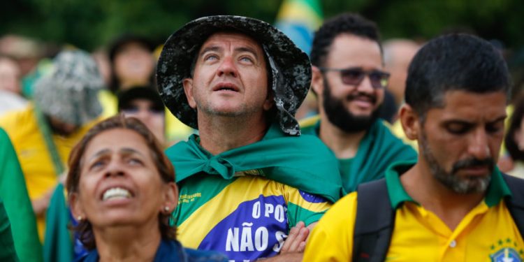 Apoiadores do presidente Jair Bolsonaro durante evento