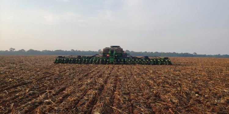 Grupo Bom Futuro plantando soja