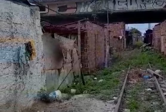 A comunidade fica localizada nas margens da avenida Sul