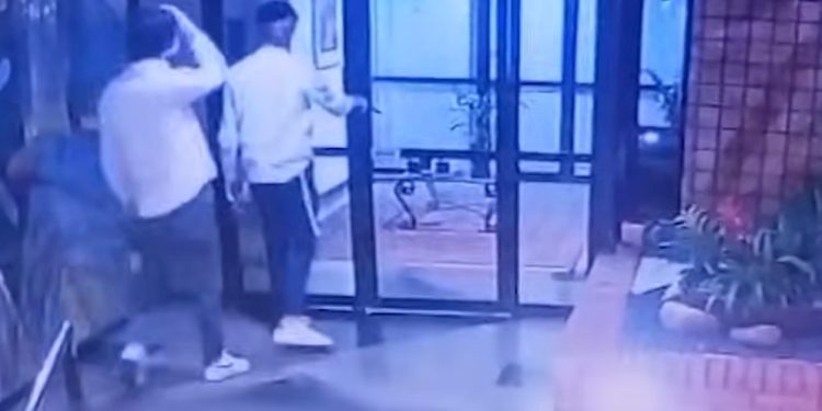 Câmeras de segurança registraram a movimentação do grupo