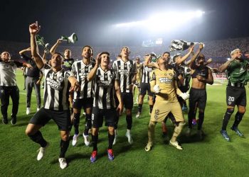 Com um a menos, Botafogo vence o Galo no Monumental de Núnez