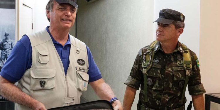 Ex-presidente Jair Bolsonaro e o general Mário Fernandes