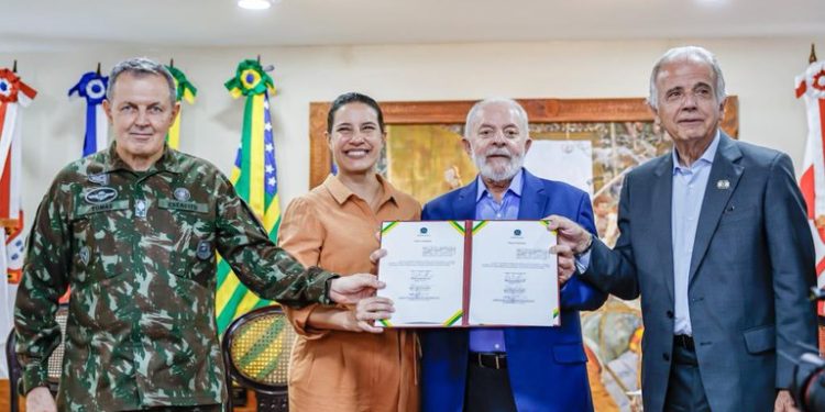 Lula participou de assinatura do termo de compromisso da ESE, com o ministro José Múcio e a governadora Raquel Lyra