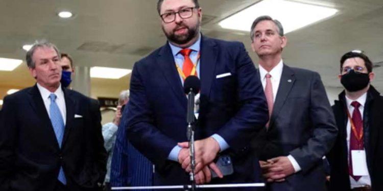 Donald Trump planeja nomear Jason Miller para cargo na Casa Branca em 2025