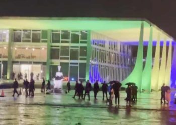 Ataques com explosivos em Brasília causam morte e evacuação de prédios públicos