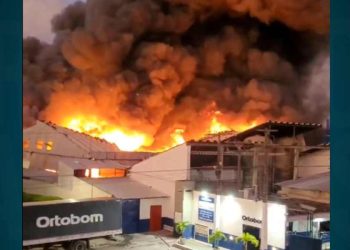 Corpo de Bombeiros Militar de Pernambuco atende ocorrência de incêndio durante a madrugada