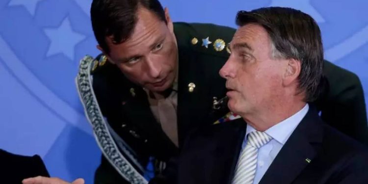 Coronel relata tentativa de enxugar decreto em mensagem ao comandante do Exército