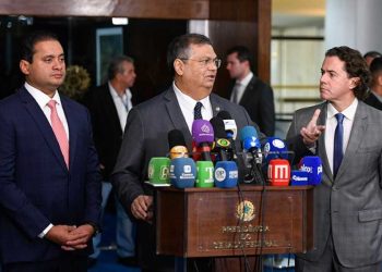 Flávio Dino autoriza pagamento parcial de emendas de comissão Bloqueadas pelo STF