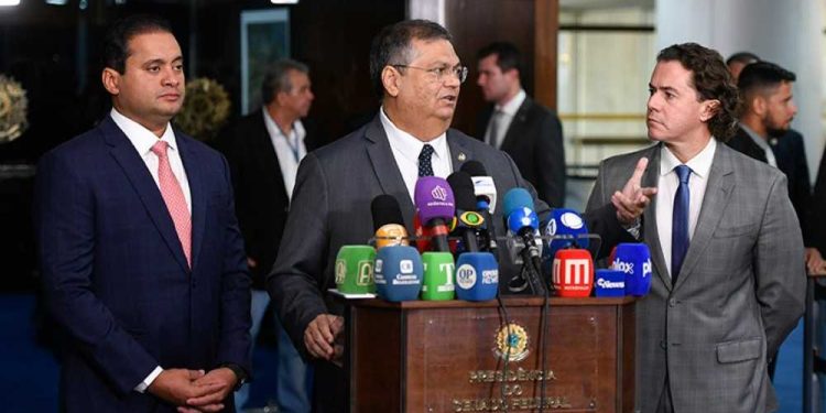 Flávio Dino autoriza pagamento parcial de emendas de comissão Bloqueadas pelo STF