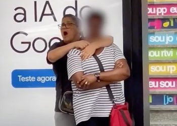 A vítima foi feita refém por outra mulher.