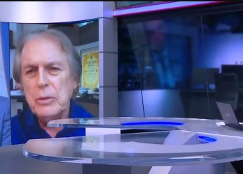 Deputado Federal pelo União Brasil, Luciano Bivar (centro)