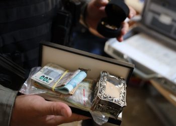 Na casa da família foram encontradas jóias e dinheiro em espécie