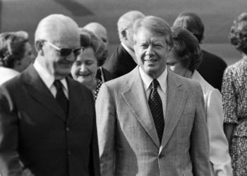 Ditador Ernesto Geisel, recebe Jimmy Carter (dir.) no Recife, em 1972