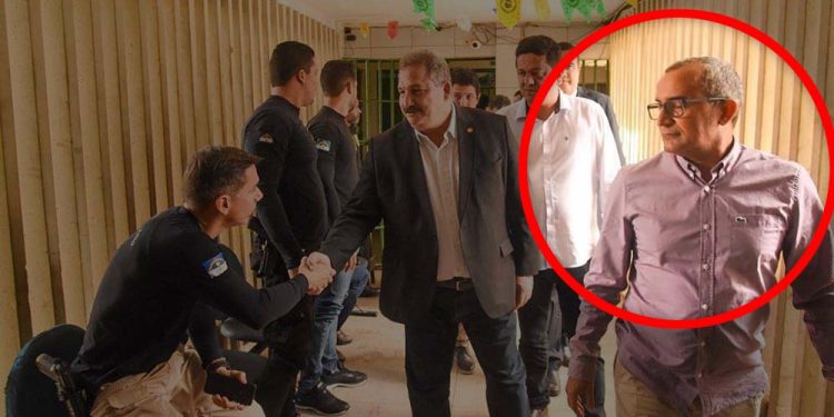 Em detalhe, o diretor exonerado Charles Belarmino de Queiroz Silva