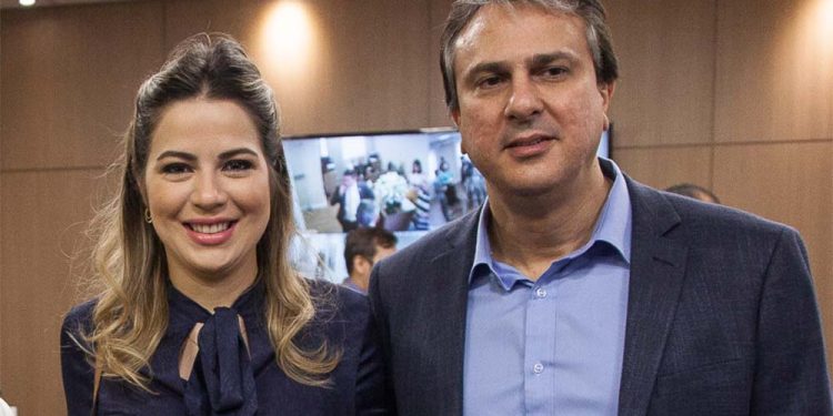 A psicopedagoga Onélia Leite e o marido e ministro Camilo Santana