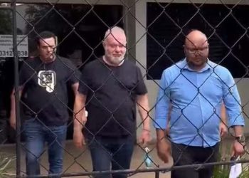 Mauro Carlesse saiu do IML de Gurupi e seguiu para a unidade penal