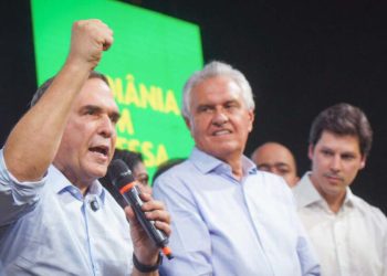 Aliado de Caiado (dir.), Sandro Mabel (esq), foi cassado.