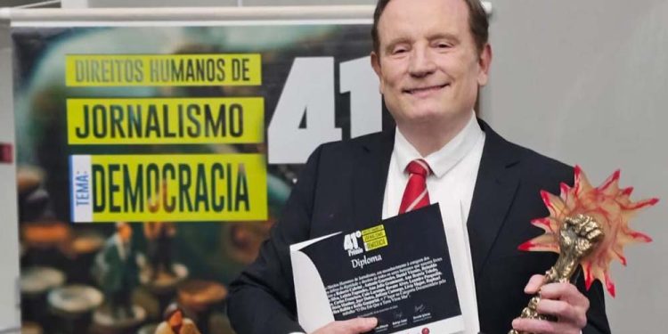 Roberto Cabrini é especializado em jornalismo investigativo e grandes coberturas internacionais.