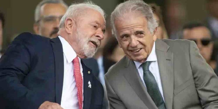 Em conversa reservada, Múcio e Lula discutem futuro do Ministério da Defesa