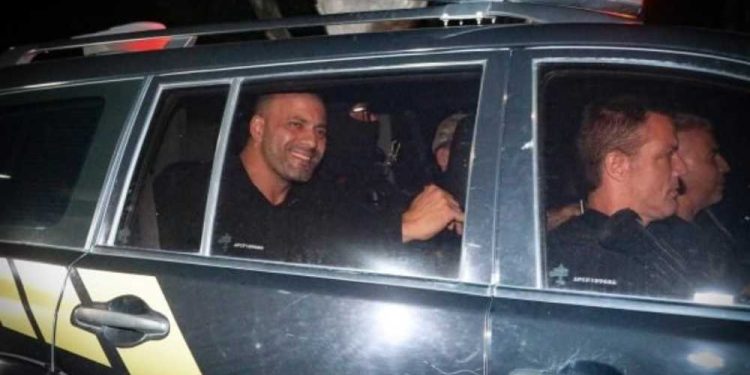 Deputado Daniel Silveira é preso por ordem do ministro Alexandre de Moraes