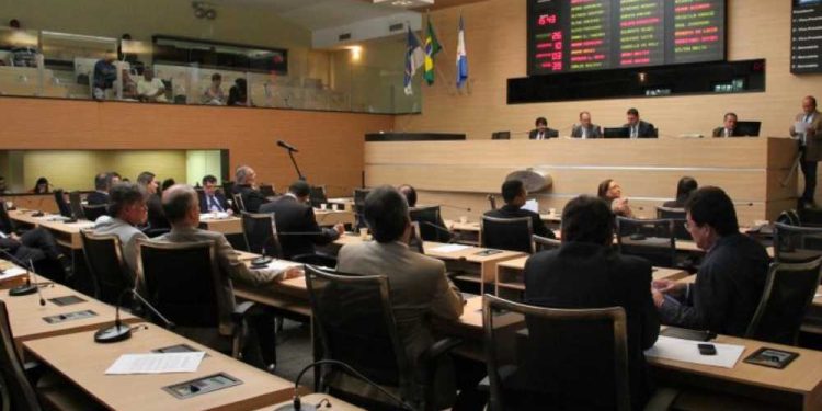 Vereadores do Recife terão aumento de 77,8% na verba de gabinete a partir de 2025