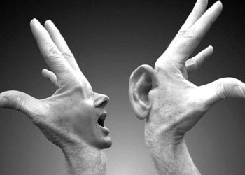 O papel transformador da crítica na sociedade