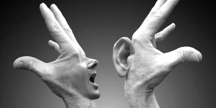 O papel transformador da crítica na sociedade