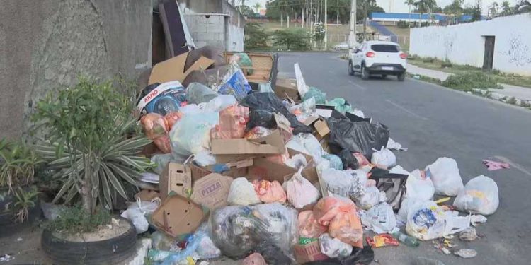 Categoria decidiu encerrar paralisação no início da noite, após quitação da segunda parcela do 13º por empresa terceirizada