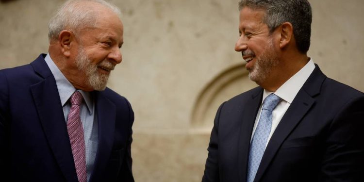 PT deverá abrir espaço no governo para acomodar partidos do Centrão na 2ª metade do mandato de Lula