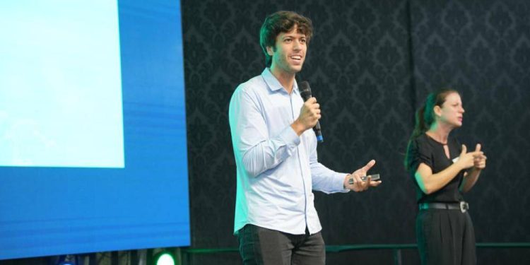 Palestra de Caio Coppolla vai abordar censura, política e eleições de 2026 no Recife