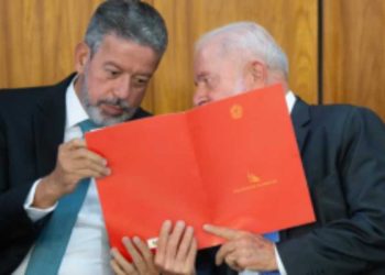 Lula e Arthur Lira discutem solução para a crise das emendas no Palácio da Alvorada