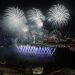 Fogos de artifício explodem na Marina Bay durante as celebrações do Ano Novo em Singapura