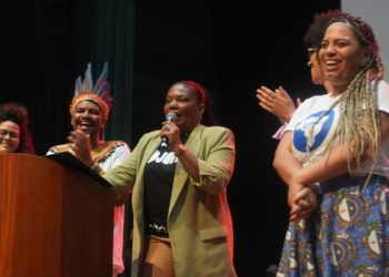 Margareth Menezes destaca cultura e democracia na Bienal da UNE