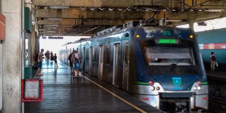 Fortes chuvas causam paralisação parcial do Metrô do Recife