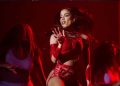 Anitta durante seu show em Copacabana — Foto: Daniel Ramalho/AFP