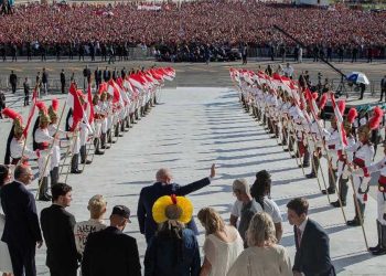 Lula na subida da rampa do Planalto
