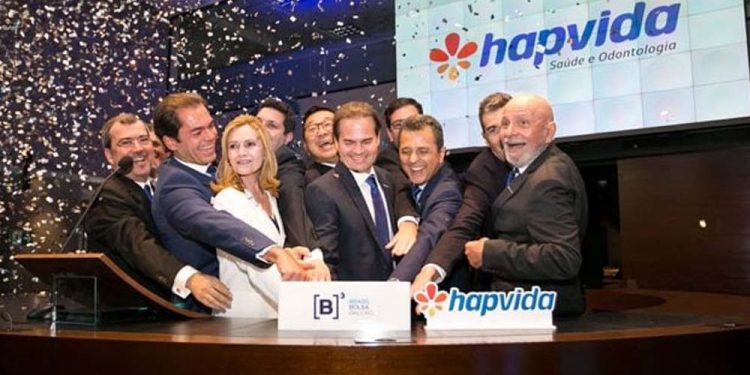 Cândido Pinheiro (à direita), fundador e presidente do Conselho de Administração do Hapvida